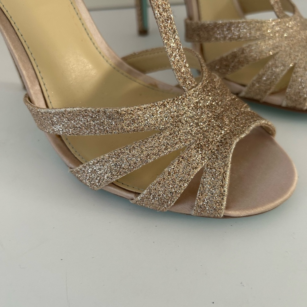 Blue by Betsey Johnson T-Strap glitter heels. SB-8. Size 8. Champagne Rose Great - Picture 3 of 16